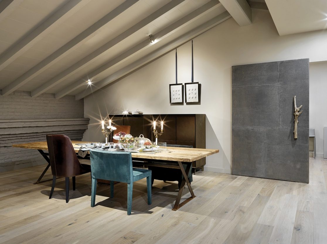 Porta in granito e mansarda